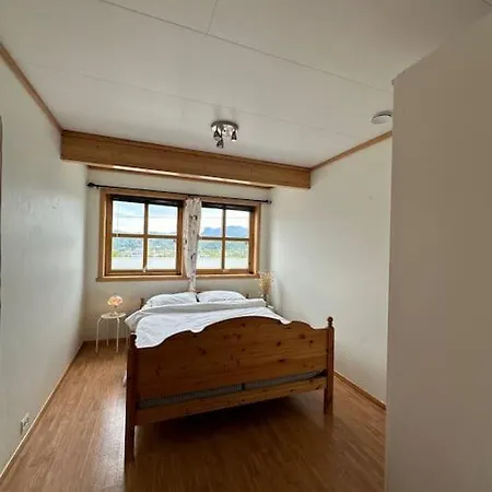 Hus Med Panorama Utsikt Maloy