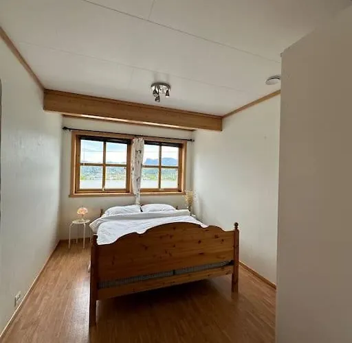 Hus Med Panorama Utsikt Maloy